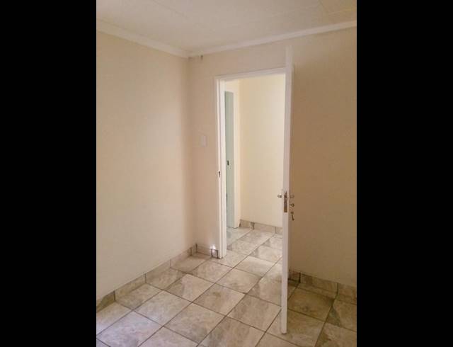 2 BEDROOM PROPERTY TO RENT IN CYRILDENE